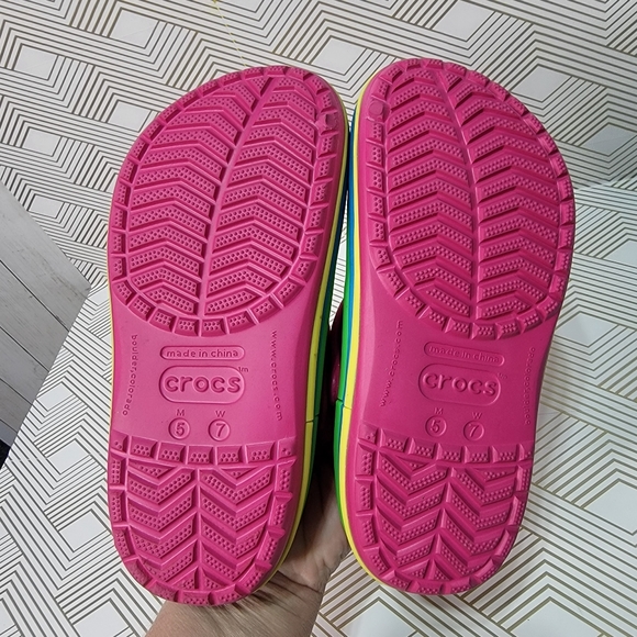 Crocs Ciabatta Paradise Pink Rainbow Band Retired Size 7 Slip On Pride Unisex. - Picture 5 of 7